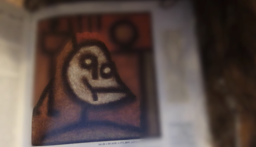 Abstract skull-like painting. The AI has managed to make the humanlike figure (plus a bit of its background) in focus. Abstract skull-like painting. The AI has managed to make the humanlike figure (plus a bit of its background) in focus.